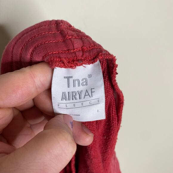 AIRITZIA TNA Faded Red Airy Fleece Mid-Thigh Shorts Size Large - Picture 3 of 7